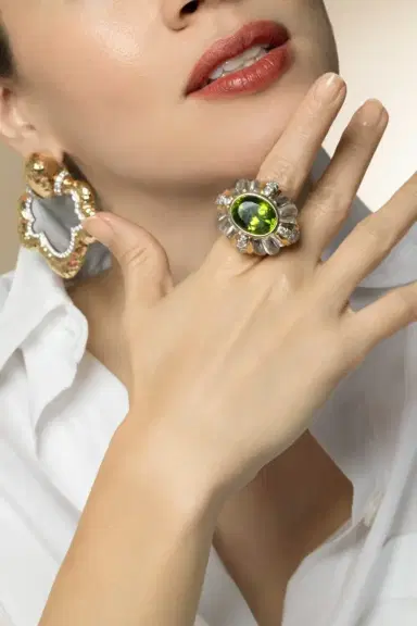 DAVID WEBB Peridot Rock Crystal Carved Ring | Thumbnail 3