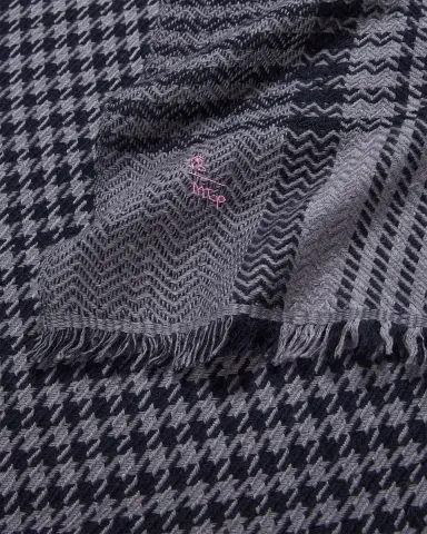 Anderson & Sheppard Men's Handwoven Houndstooth Cashmere Scarf | Thumbnail 4