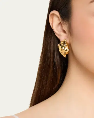Oscar de la Renta Seashell Stud Earrings | Thumbnail 2