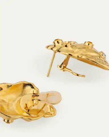 Oscar de la Renta Seashell Stud Earrings | Thumbnail 4