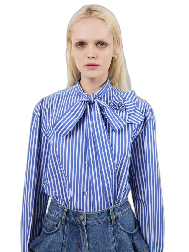 The tied Flor shirt in blue