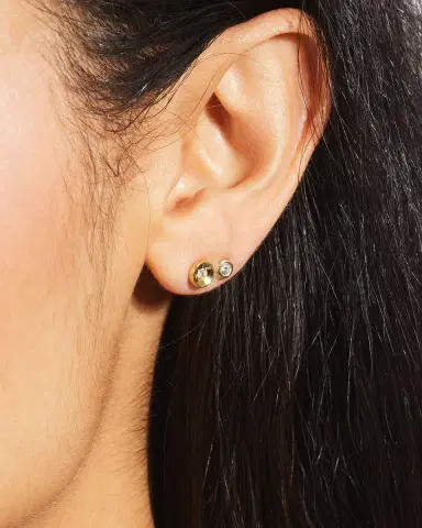 Roberto Coin 18k Gold Diamond Solitaire Stud Earrings | Thumbnail 5