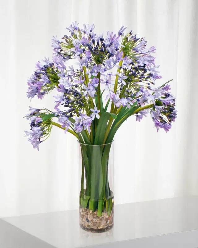 Winward Home Agapanthus in Glass Vase