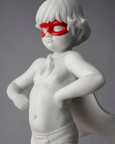 Lladro Hero to Rescue Figurine | Thumbnail 5