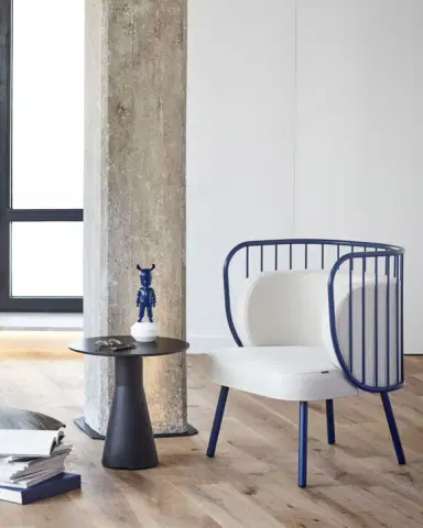 Lladro "The Dark Blue Guest" Figurine | Thumbnail 2