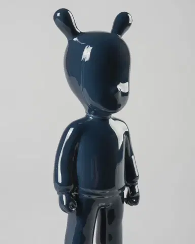 Lladro "The Dark Blue Guest" Figurine | Thumbnail 3
