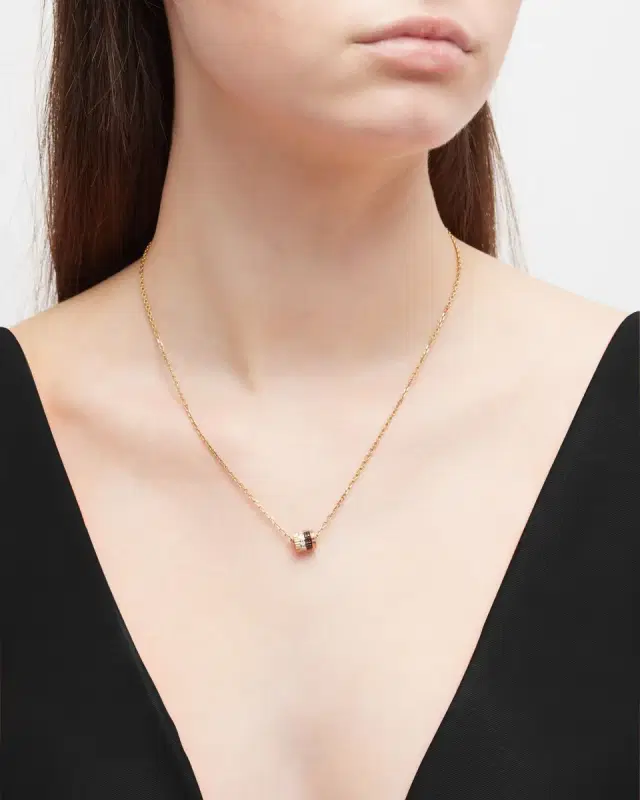 Quatre 18K Gold Small Diamond Pendant Necklace