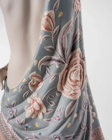 Lladro Nude Lady With Shawl Statue | Thumbnail 1