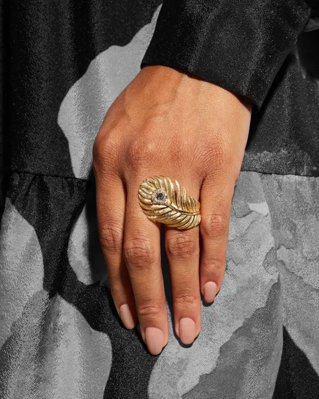 Plume de Paon 18K Yellow Gold Large Diamond Ring