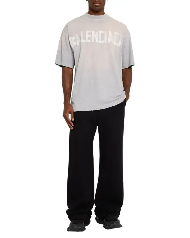Men 's Medium-Fit Tape Logo T-Shirt