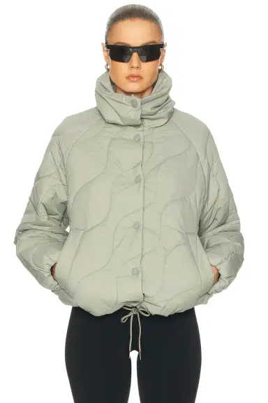 Varley Fabia Quilted Jacket | Thumbnail 1 Varley Fabia Quilted Jacket | Thumbnail 1
