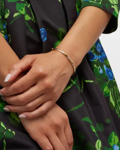 Mémoire 18k Rose Gold 9-Diamond Oval Bangle | Thumbnail 2