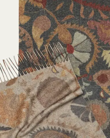 Alonpi Fringed Paisley Cashmere Scarf | Thumbnail 3