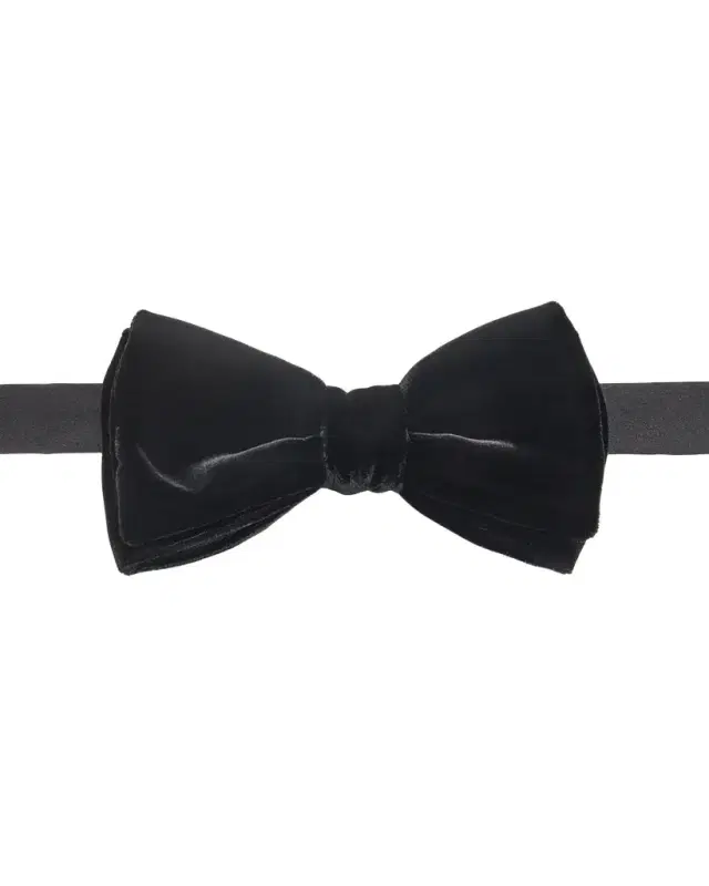 Versace Men 's Solid Velvet Bow Tie