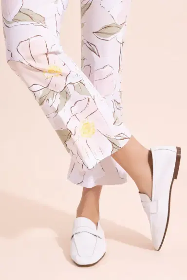 AVENUE MONTAIGNE Leo Crop Flare Pant - Floral Petal | Thumbnail 3