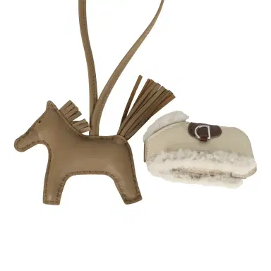 HERMÈS Hermes Rodeo Robeo Plush Charm PM Beige Marfa, Terre, Craie, Ecru Milo Lambskin and Merino Wool Palladium Hardware | Thumbnail 3