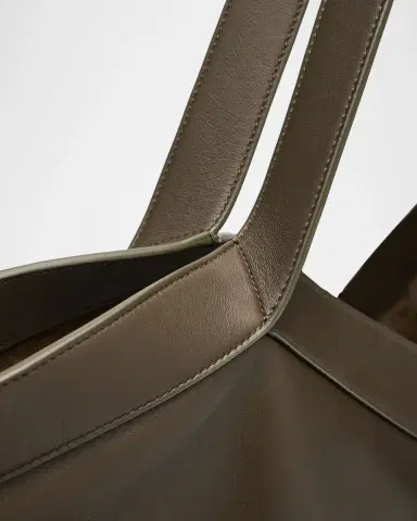 Saint Laurent Men's Y Large Leather Tote Bag | Thumbnail 5 Saint Laurent Men's Y Large Leather Tote Bag | Thumbnail 5