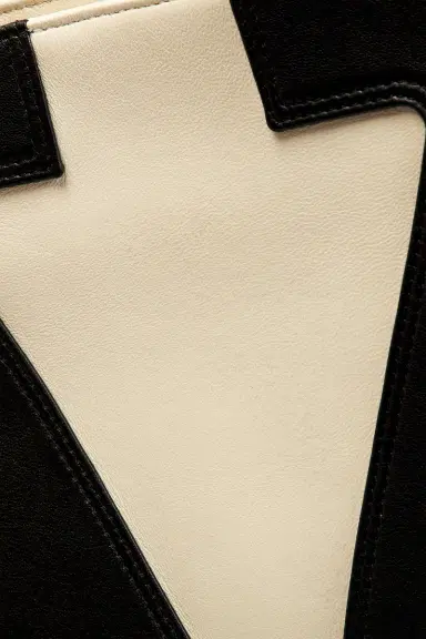 Valentino Garavani Valentino Garavani Large Tote Bag | Thumbnail 9 Valentino Garavani Valentino Garavani Large Tote Bag | Thumbnail 9