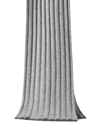 Brunello Cucinelli Men's Cashmere Rib Knit Scarf - Light Grey | Thumbnail 2 Brunello Cucinelli Men's Cashmere Rib Knit Scarf - Light Grey | Thumbnail 2