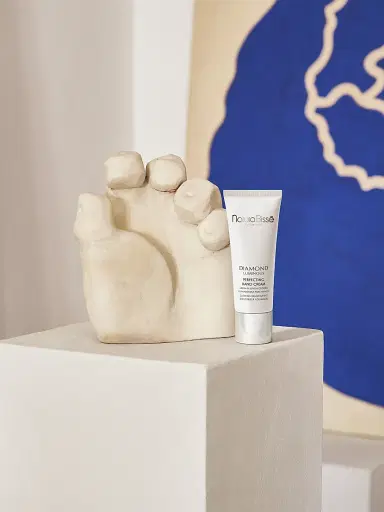 Natura Bissé Diamond Luminous Perfecting Hand Cream | Thumbnail 4 Natura Bissé Diamond Luminous Perfecting Hand Cream | Thumbnail 4