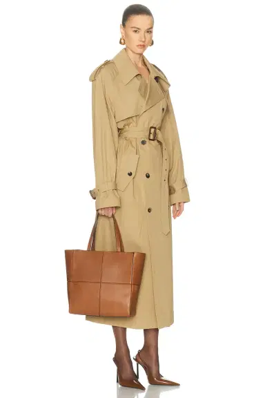 Saint Laurent Carre 4 Small Tote Bag | Thumbnail 2