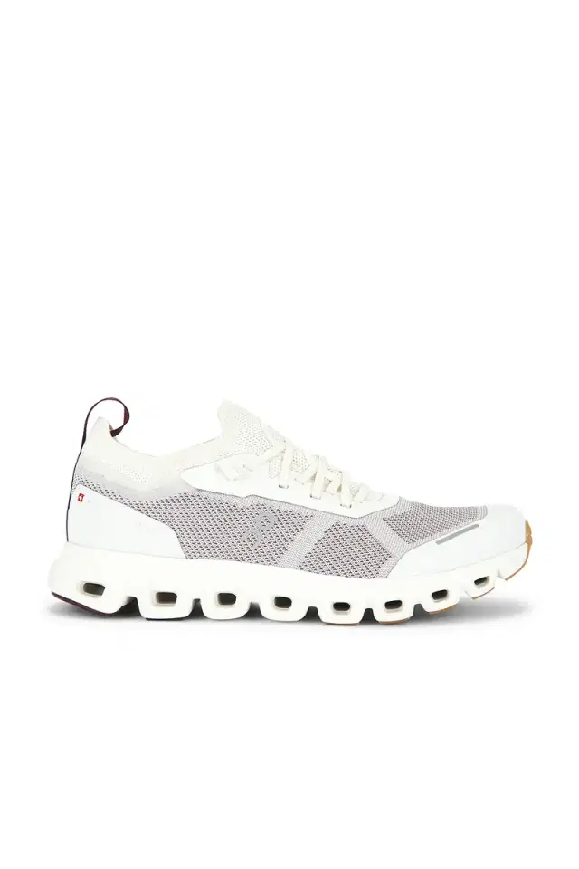On Cloud 6 Versa Sneaker