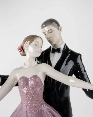 Lladro Anniversary Waltz Sculpture | Thumbnail 2
