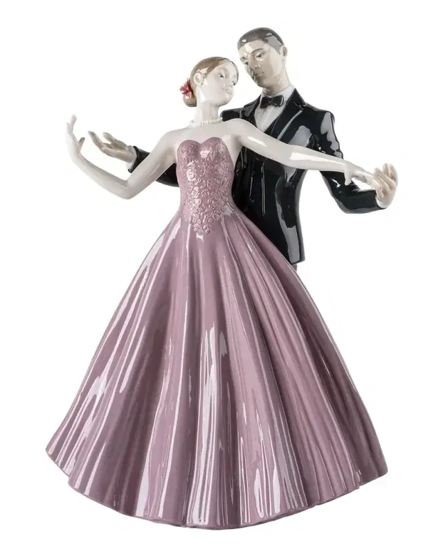 Lladro Anniversary Waltz Sculpture