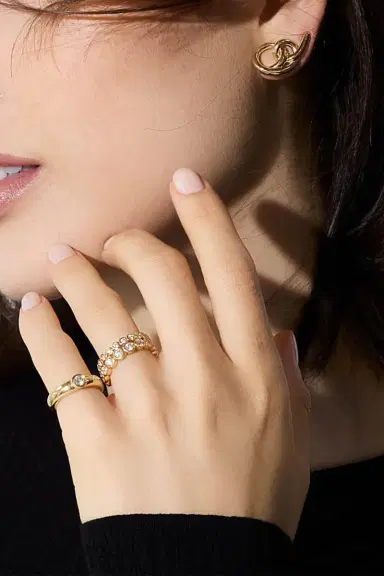 WALTERS FAITH Diamond Bezel WF Classic Ring - Yellow Gold | Thumbnail 2 WALTERS FAITH Diamond Bezel WF Classic Ring - Yellow Gold | Thumbnail 2