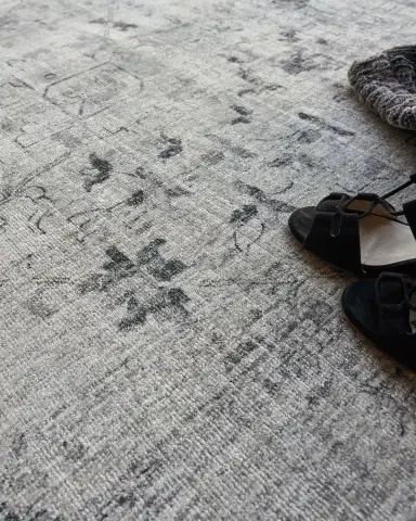 Exquisite Rugs Cambridge Hand-Loomed Gray & Silver Rug | Thumbnail 6