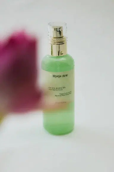Hyeja Vegan Lotus Clarifying Gentle PHA Facial Mist | Thumbnail 3