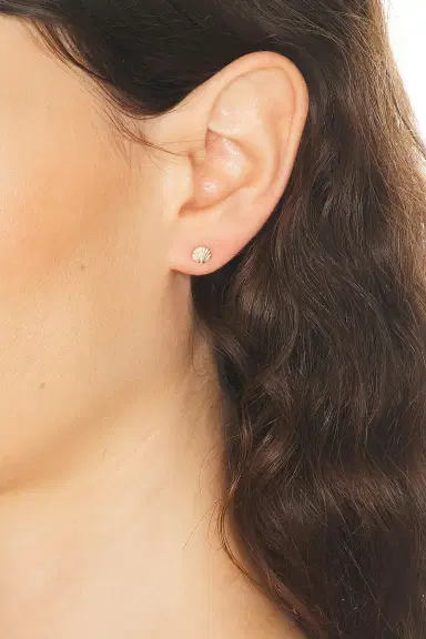 STONE AND STRAND Scallop Shell Earrings | Thumbnail 4