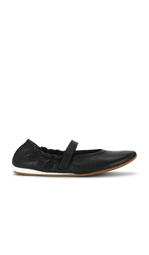 Favorite Daughter Emilia Flat