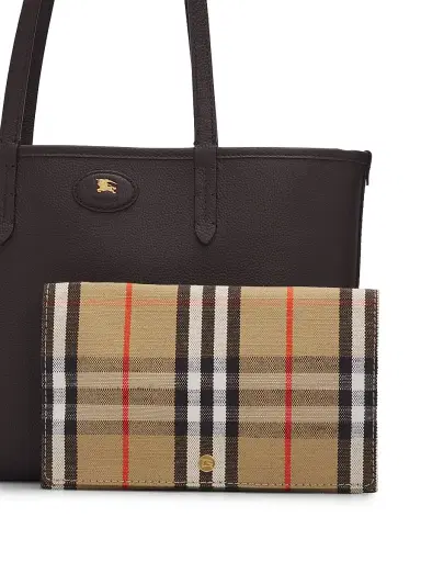 Burberry Women's Bloomsbury Medium Reversible Leather Tote Bag | Thumbnail 6 Burberry Women's Bloomsbury Medium Reversible Leather Tote Bag | Thumbnail 6