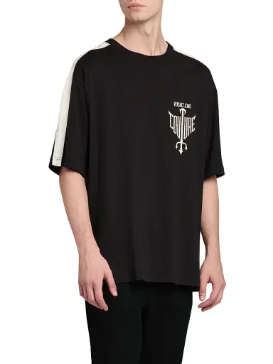 Versace Jeans Couture Men's Logo Relaxed-Fit T-Shirt | Thumbnail 4 Versace Jeans Couture Men's Logo Relaxed-Fit T-Shirt | Thumbnail 4