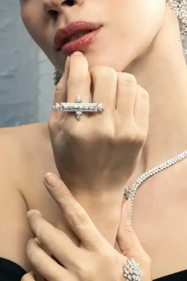 YEPREM Diamond Bar Ring | Thumbnail 2