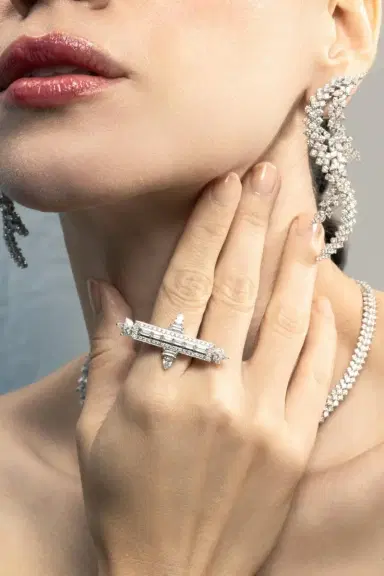 YEPREM Diamond Bar Ring | Thumbnail 3