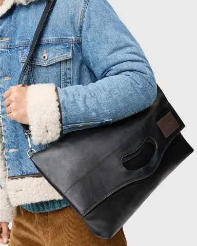 Loewe Bobby Folded Tote Bag in Leather | Thumbnail 4