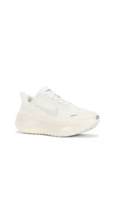 Nike Vomero Plus ESS Sneaker | Thumbnail 2