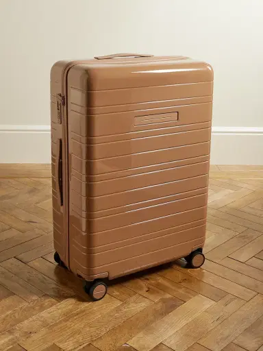 Horizn Studios H7 Essential Hardshell Check-In Suitcase - Men | Thumbnail 1 Horizn Studios H7 Essential Hardshell Check-In Suitcase - Men | Thumbnail 1