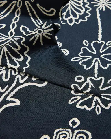 Giorgio Armani Men's Floral Artwork Silk Neck Scarf | Thumbnail 4 Giorgio Armani Men's Floral Artwork Silk Neck Scarf | Thumbnail 4