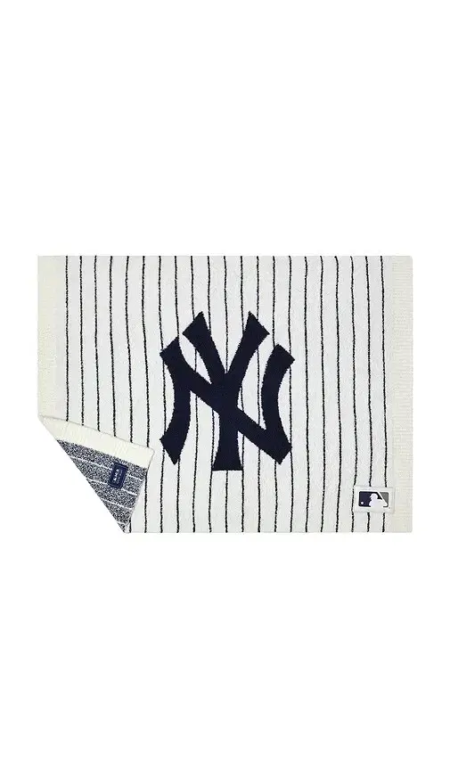 Barefoot Dreams Cozychic New York Yankees Stroller Blanket