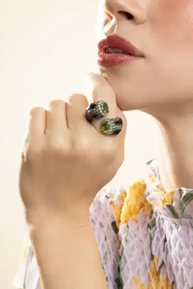 ANDREOLI Peridot Black Bypass Ring | Thumbnail 4