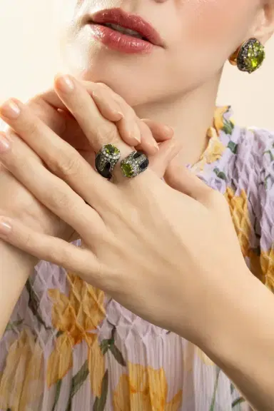 ANDREOLI Peridot Black Bypass Ring | Thumbnail 5