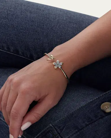 SARA WEINSTOCK 18K Two-Tone Gold Queen Bee Diamond Partial Flower And Bee Open Bangle Cuff | Thumbnail 2 SARA WEINSTOCK 18K Two-Tone Gold Queen Bee Diamond Partial Flower And Bee Open Bangle Cuff | Thumbnail 2