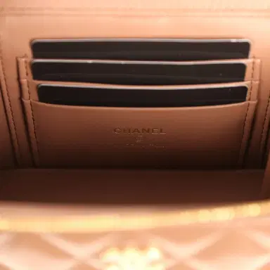 Chanel Chanel Small Tortoiseshell Top Handle Vanity Case Brown Shiny Lambskin Light Gold Hardware | Thumbnail 9