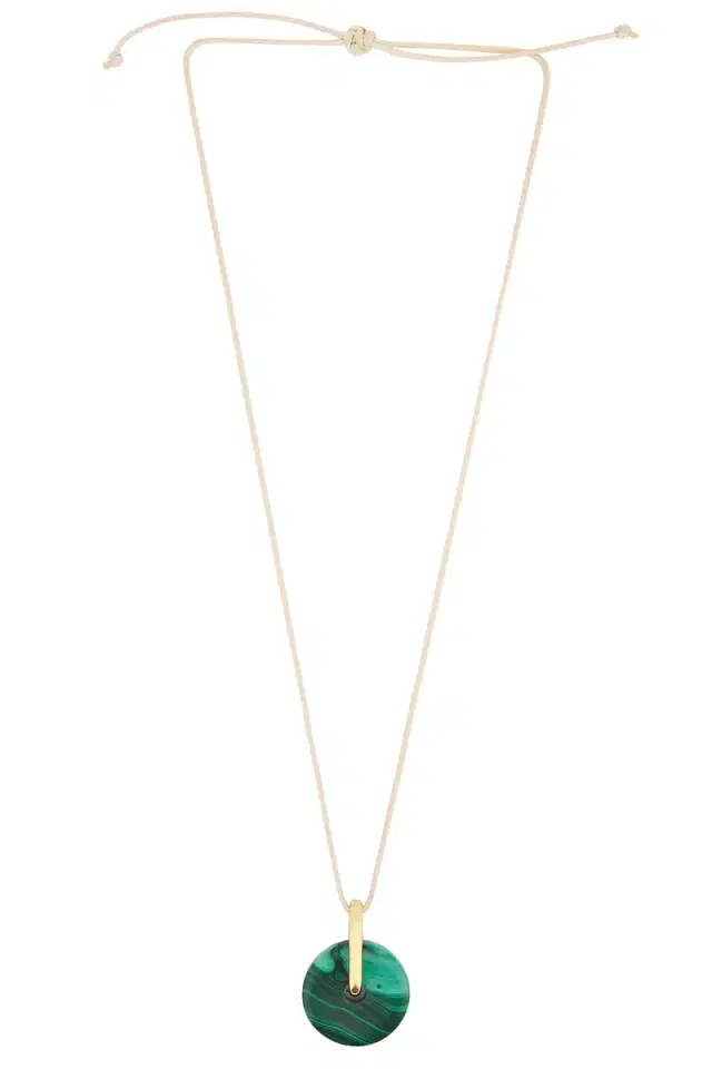Timeless Pearly Pendant Necklace