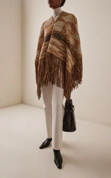 Curatoria Exclusive Viento Short Chaguar Poncho | Thumbnail 3 Curatoria Exclusive Viento Short Chaguar Poncho | Thumbnail 3