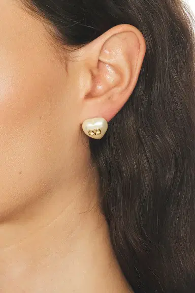 Valentino Garavani V Logo Signature Pearl Earrings | Thumbnail 2