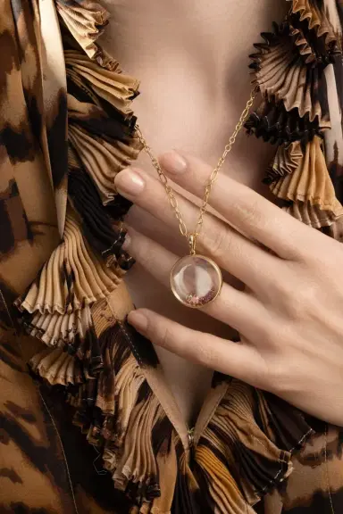 LOQUET Round Large Locket Figaro Chain Necklace | Thumbnail 2